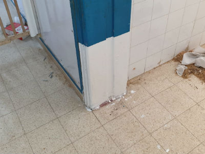 הנדימן עצ-בעות מתמחים בתיקון משקוף דלת ושיפוץ המשקוף גם כאשר חלקים ממנו ממש חסרים. גם אם המשקוף קצת מפורק או מתפורר ושבור למטה או בחלק אחר. כאשר אתם מזהים שבר או תקלה במשקוף פנו אלינו. אנו מתמחים בתיקון משקופים לכל הדלתות לבירורים והזמנת שירות תיקון משקופים פנו אלינו בטלפון - 058-433-1994