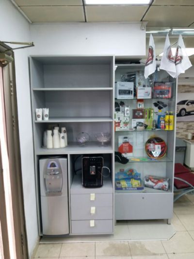 עצ-בעות מתמחים במתן פתרונות בהתאמה אישית לכל בעיות הארגון והאחסון במשרד ובבית. אנו נתאים ונבנה עבורכם: ארונית למשרד, כוורת מדפים, מחיצת ספריה או אפילו מדף בודד...